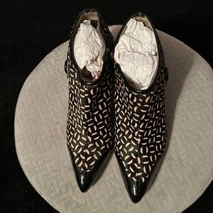 Brand new Franco Santos ankle booties